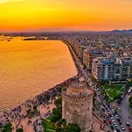Nat\'S Place Friends & Family Thessaloniki Next To Metro