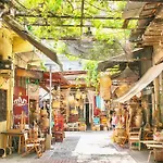 Nat\'S Place Friends & Family Thessaloniki Next To Metro