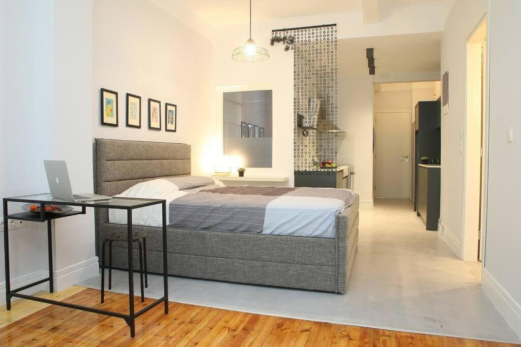Nat's Place Friends & Family Next To Metro * Thessaloniki